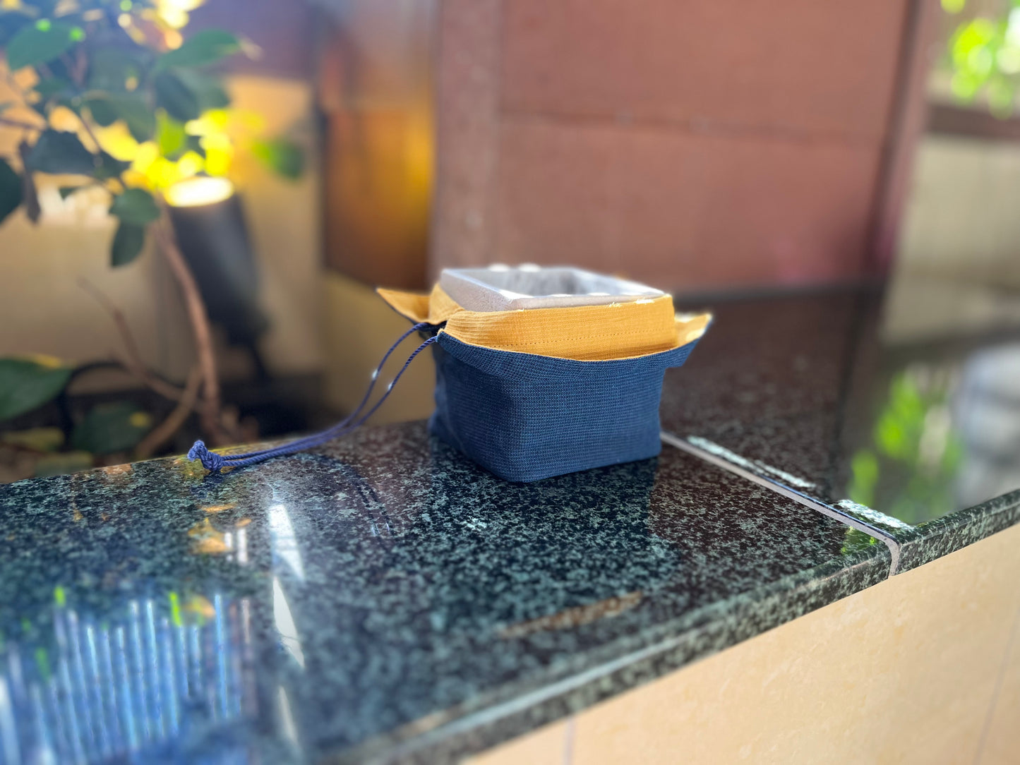 碧のおくるみ［ネイビー×イエロー］植木鉢のみ ※植物なし